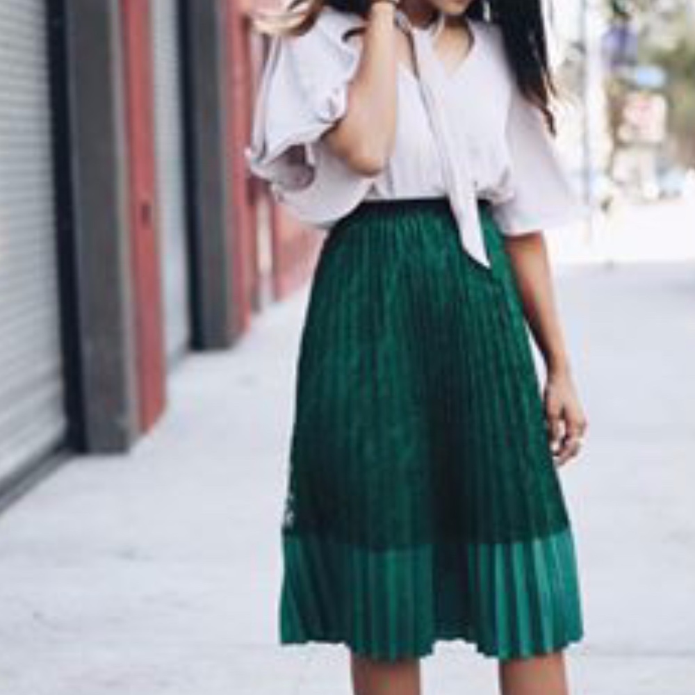 (Sold) Lace the Grace Pleated Skirt in Emerald Green